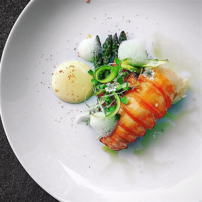 Lobster, hollandaise sauce & grapefruit brûlée Recipe by cookniche