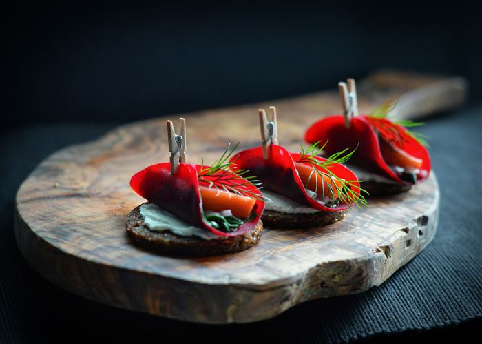 amuse-bouche-atlantic-herring-beetrot-spinach-black-bread-cream